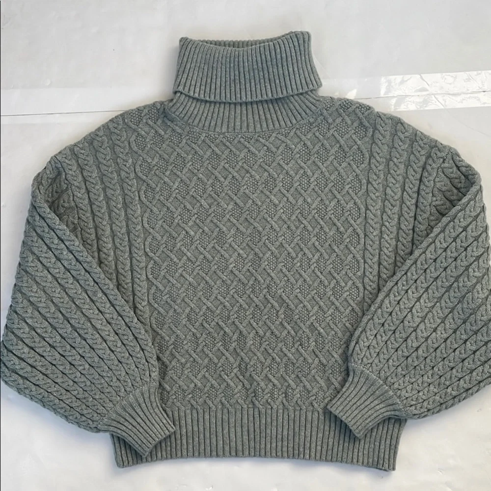 Truth by Republic Chunky Knit Turtleneck Sweater with Cable Pattern Small